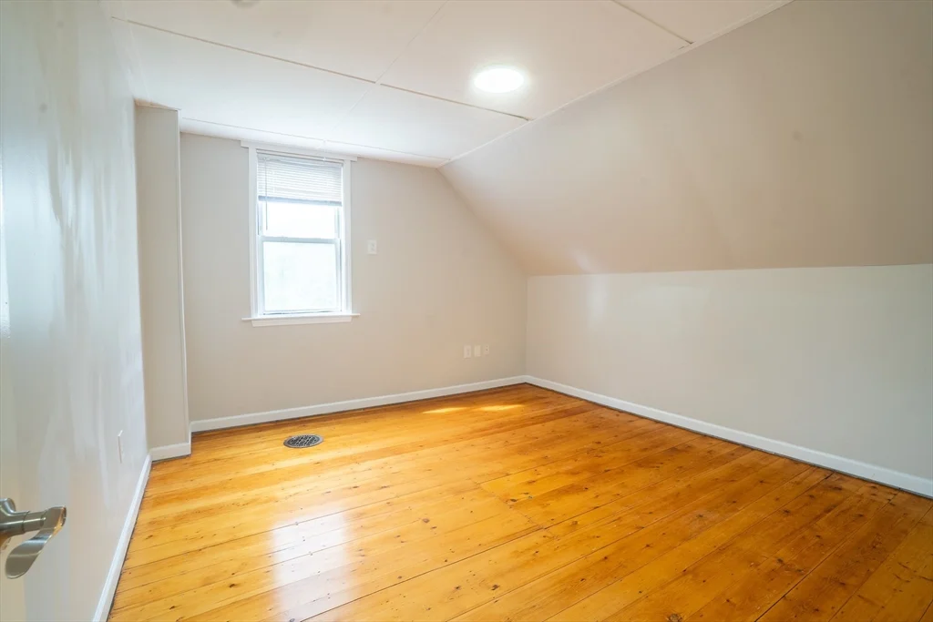 18 Drew Ave, Weymouth