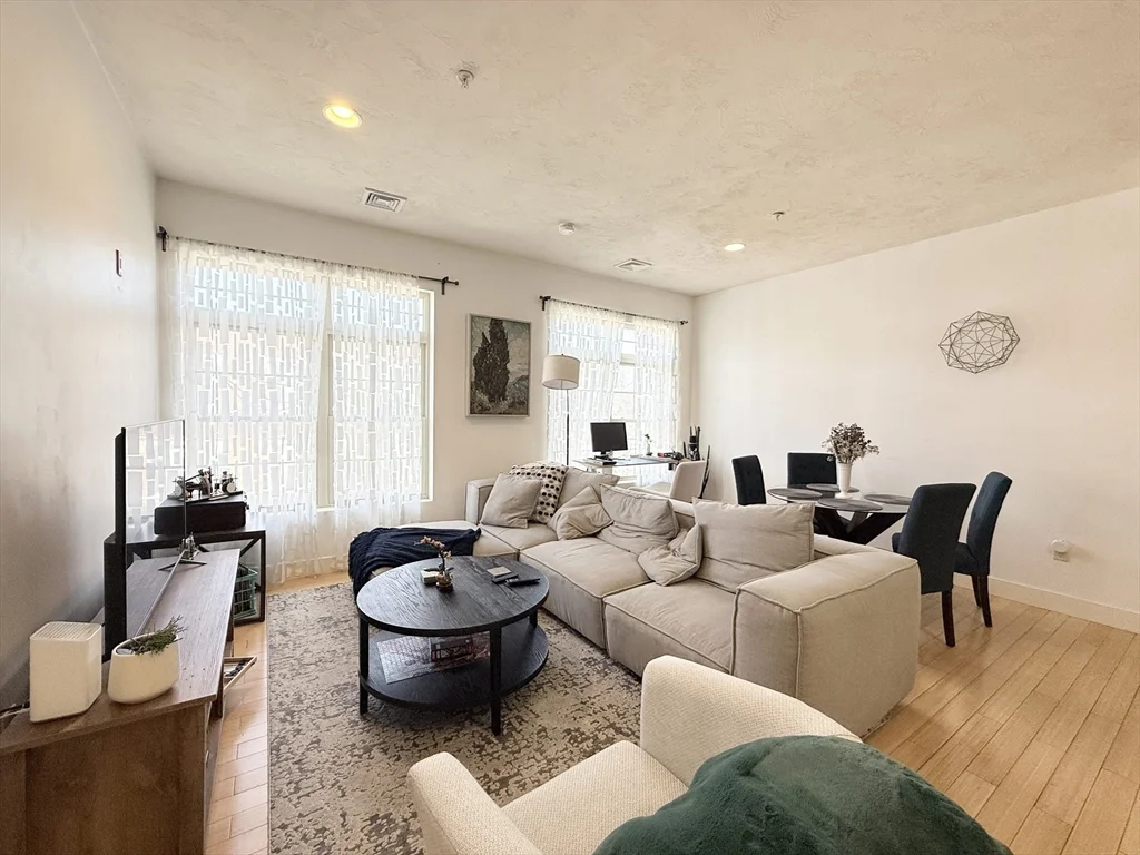 9 Gardner St, Allston