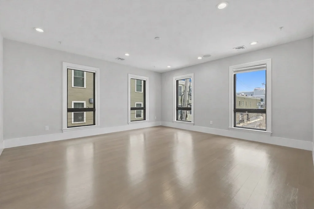 377 W 1st St, South Boston