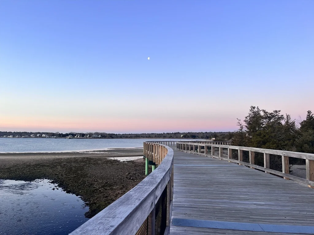 12 Pearl St, Mattapoisett