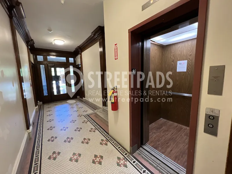 27 Park Dr, Fenway