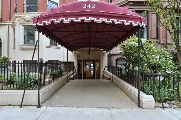 242 Beacon St, Back Bay
