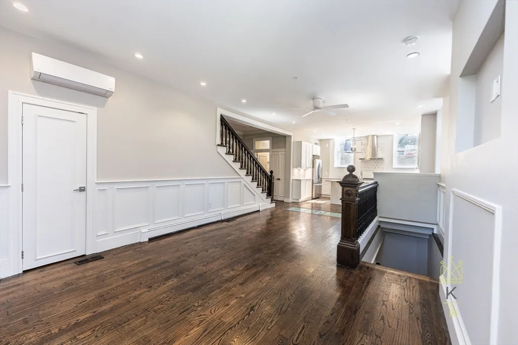 85 Regent St, Roxbury