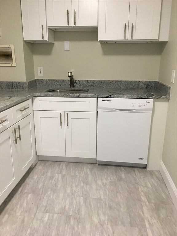 872 Massachusetts Ave, Riverside