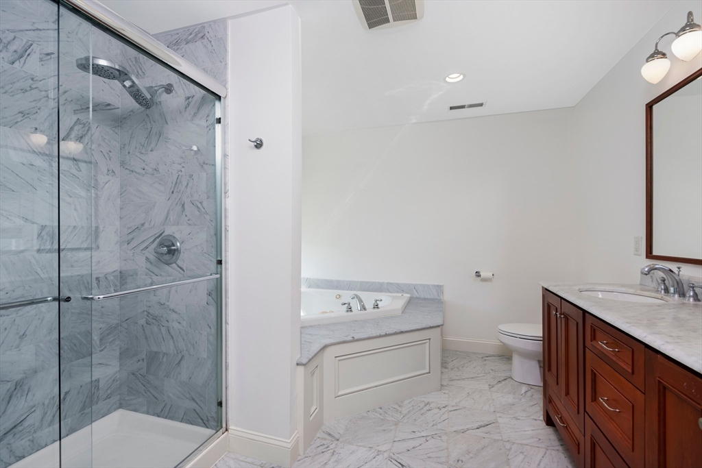 14 Brattle Ln, Arlington