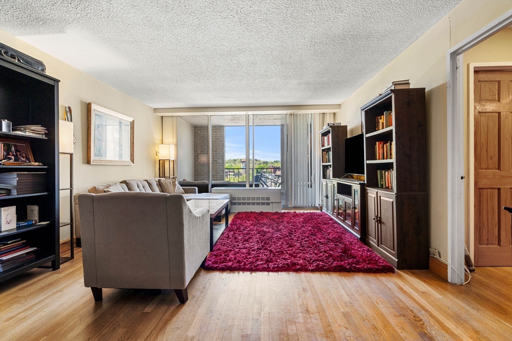 33 Pond Ave, Brookline