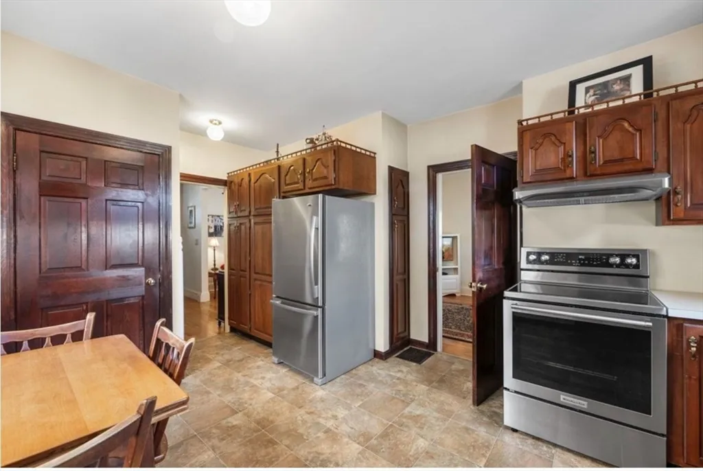 12 Endicott St, Saugus