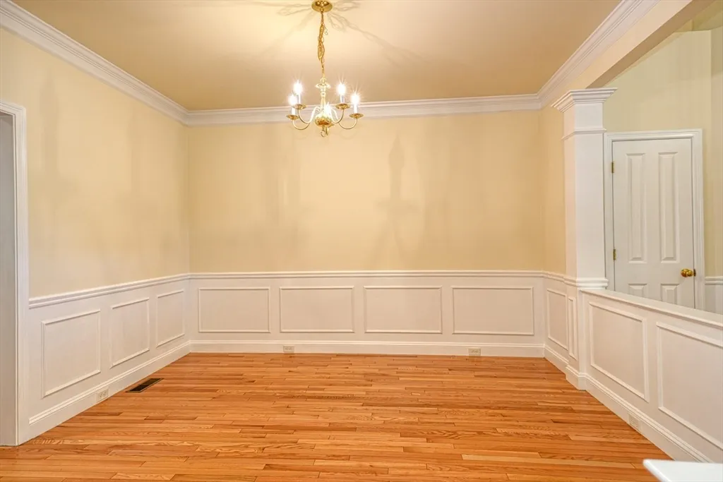 89 Buttercup Ln, Grafton