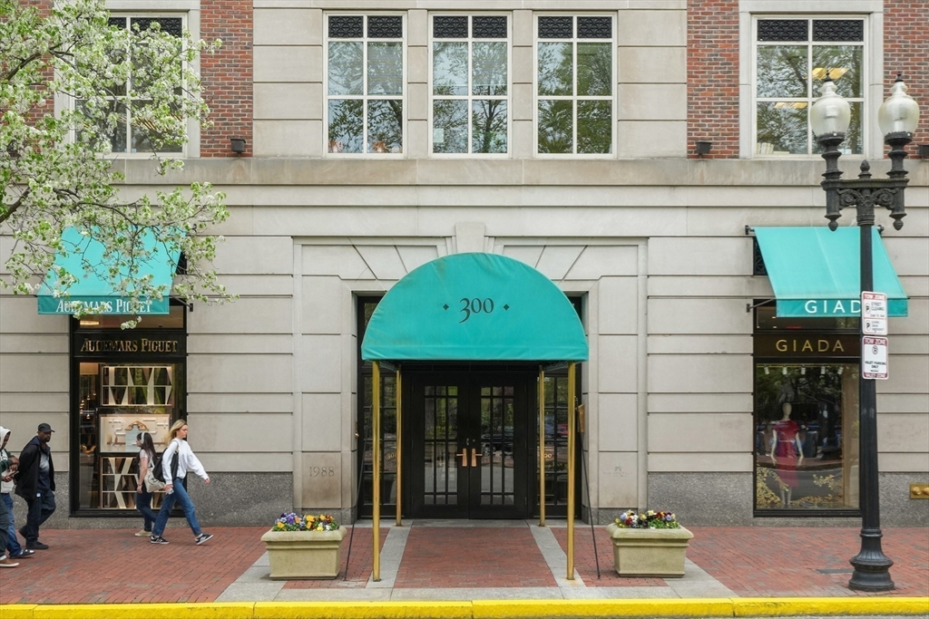 300 Boylston St, Downtown