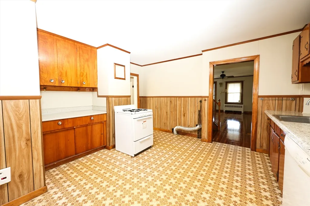 354 Pond St, Braintree