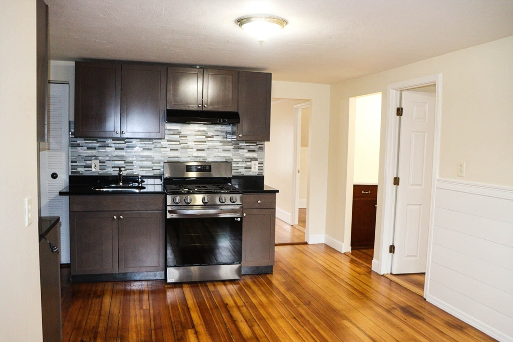 9 Forest Ave Ct, Plymouth