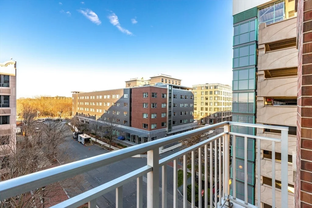 100 Station Landing, Wellington