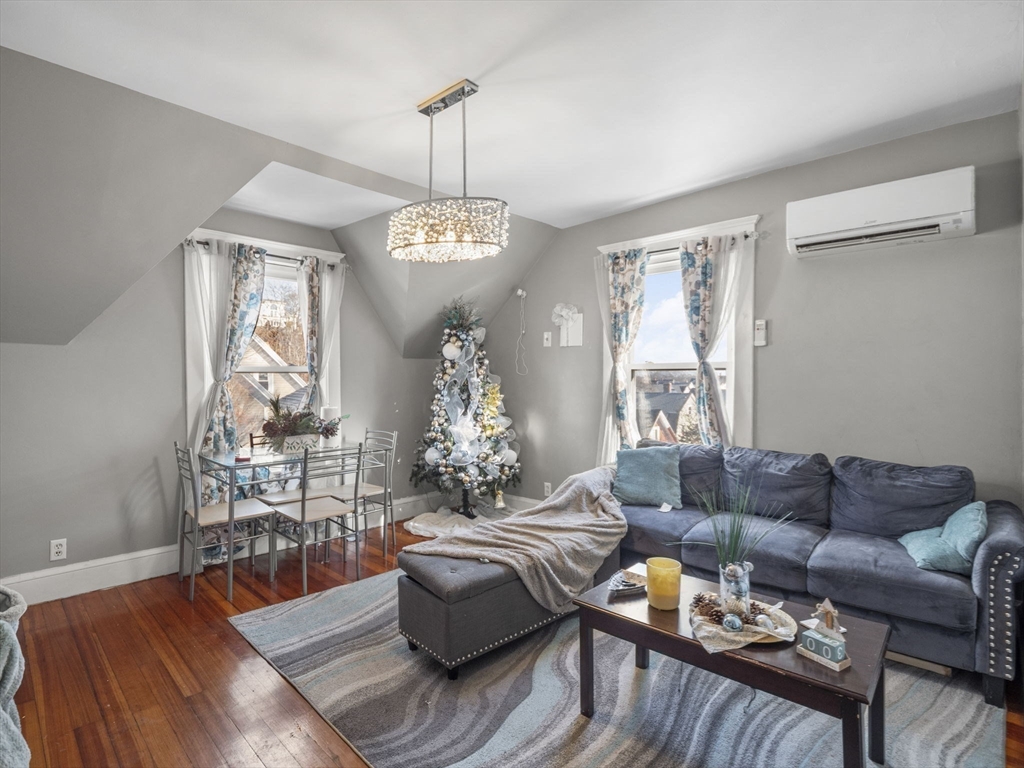 54 Rockaway Pl, Lynn