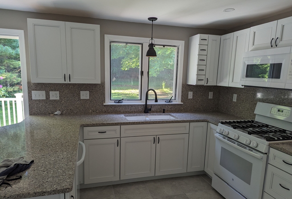 202 Dale St, Waltham