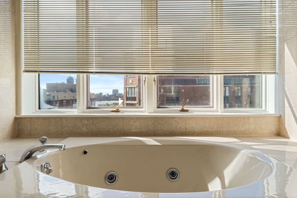 10 Rogers St, East Cambridge