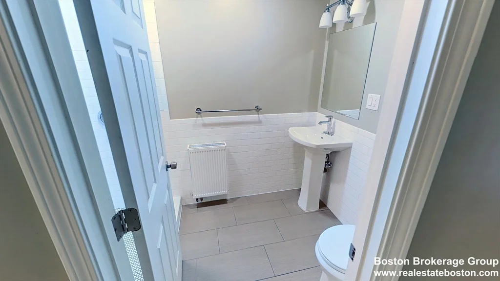 4A Weld Ave, Roxbury