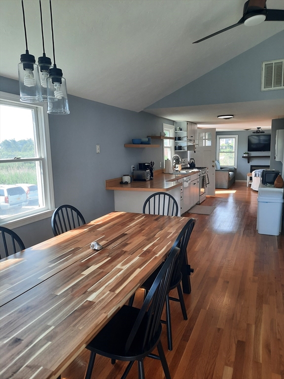 99 Scituate Ave, Scituate