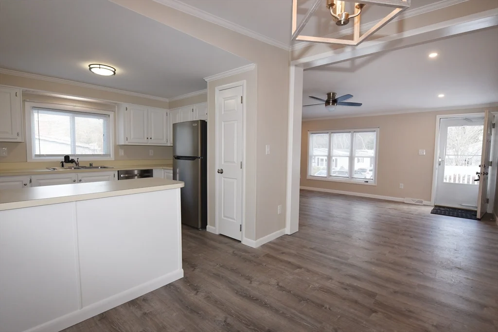 6 Canterbury Ln, Rockland