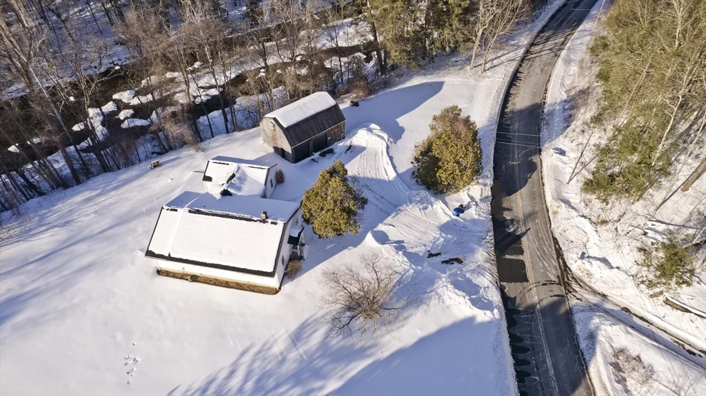 16 Knightville Dam Rd, Huntington