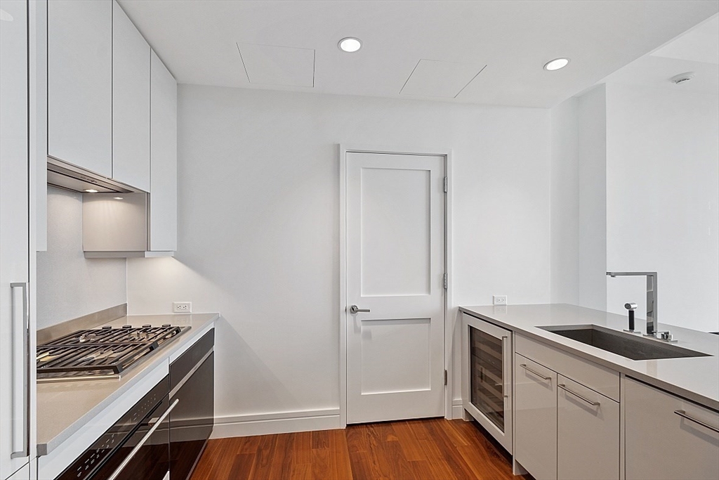 1 Dalton St, Back Bay