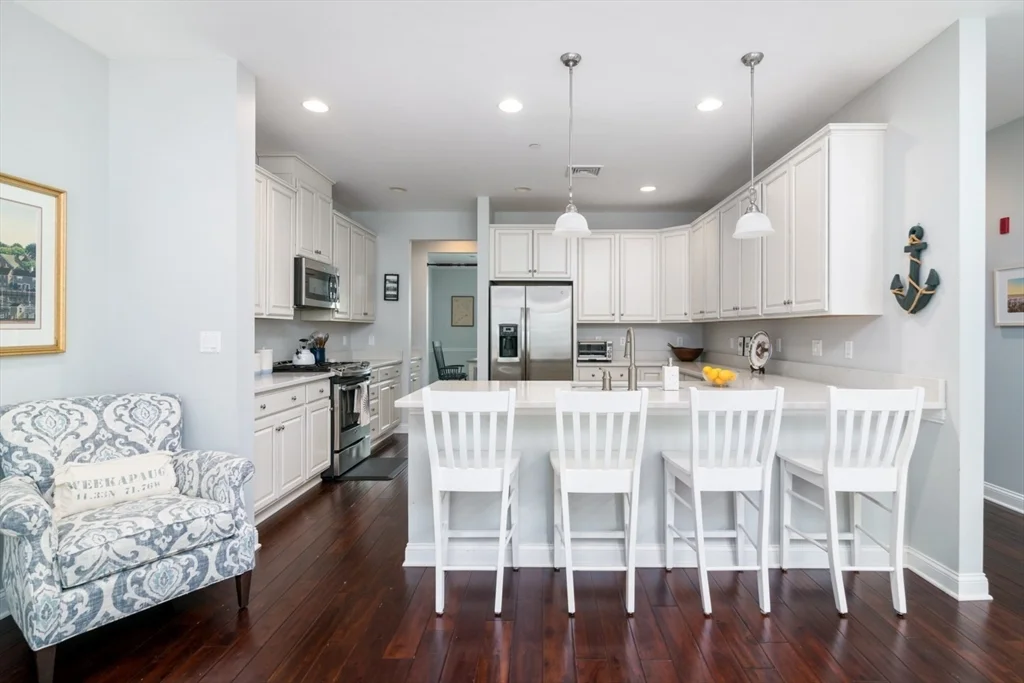 115 Halsted Dr, Hingham