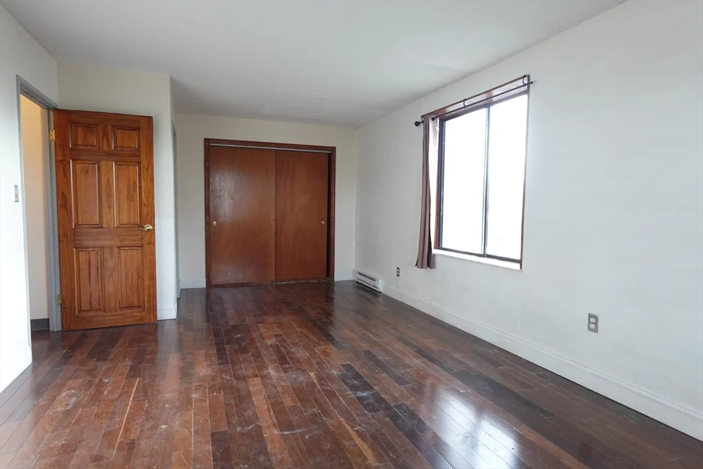 37 Skyline Dr, Braintree