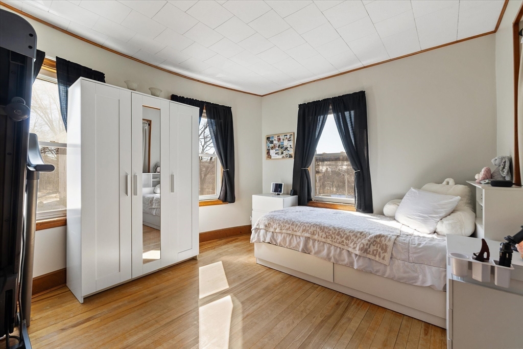 17 5th Ave, Worcester