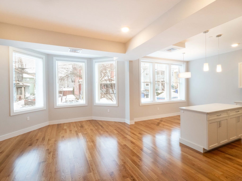 142 Coolidge St, North Brookline