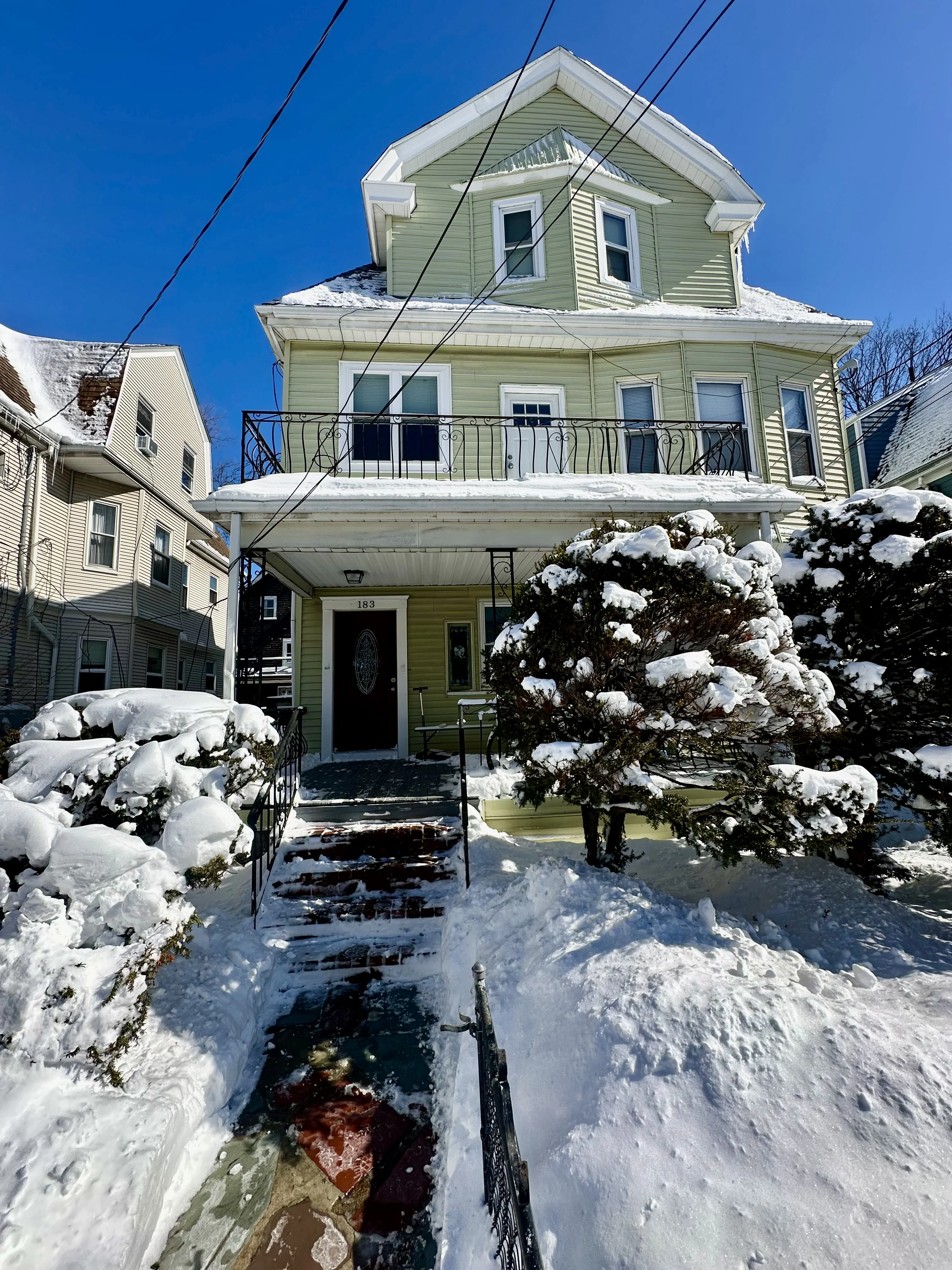 183 College Ave, Tufts