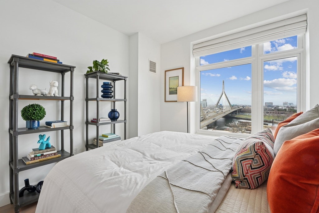 100 Lovejoy Wharf, Waterfront