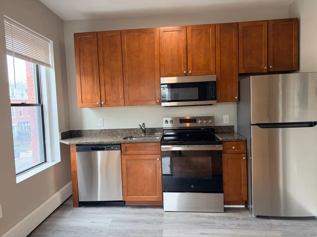 92 Blue Hill Ave, Roxbury