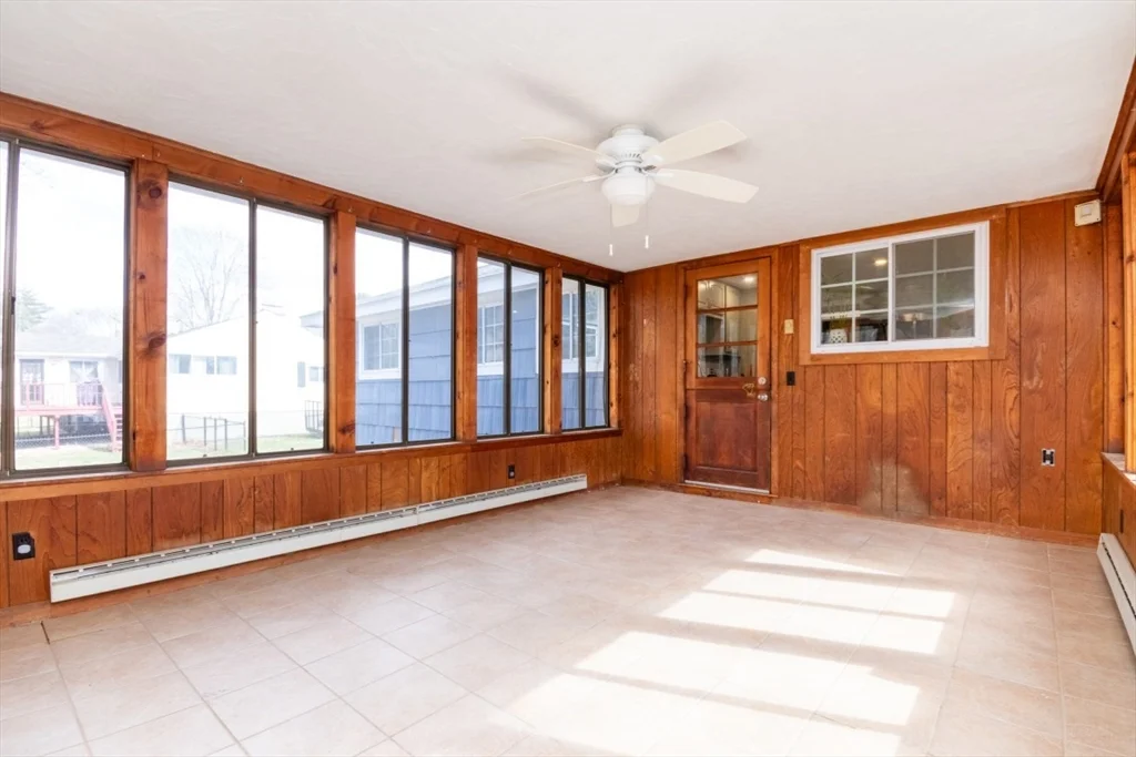 22 Livoli Rd, Framingham