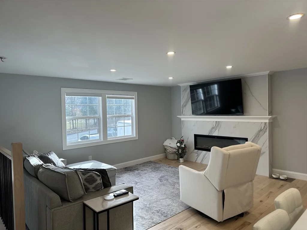 456 Parsonage St, Marshfield