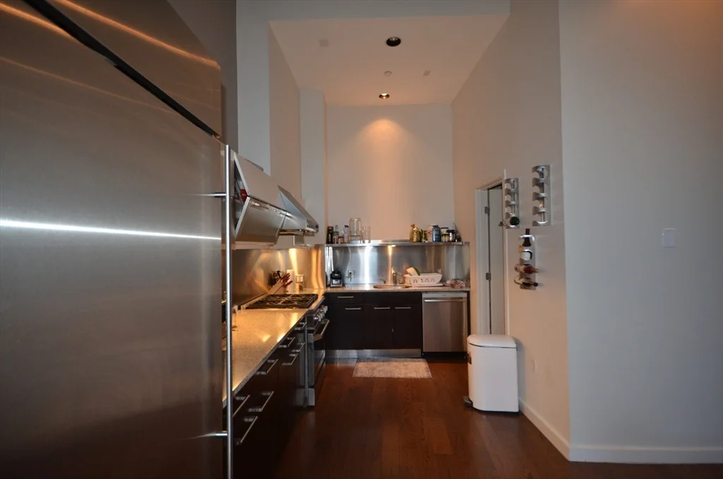 88 Kingston St, Downtown