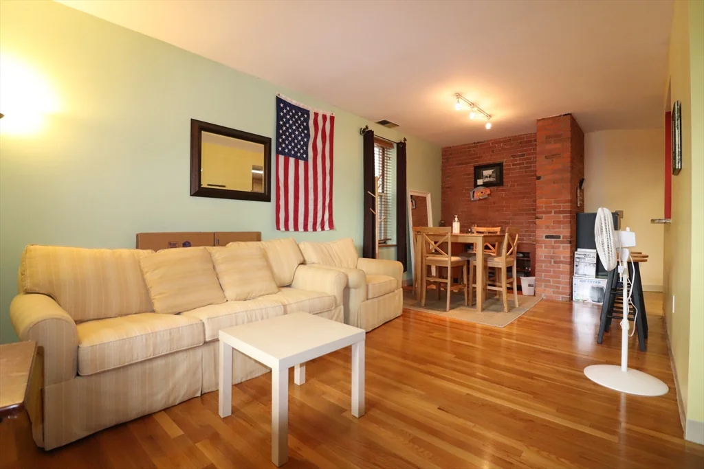 96 Gainsborough St, Fenway