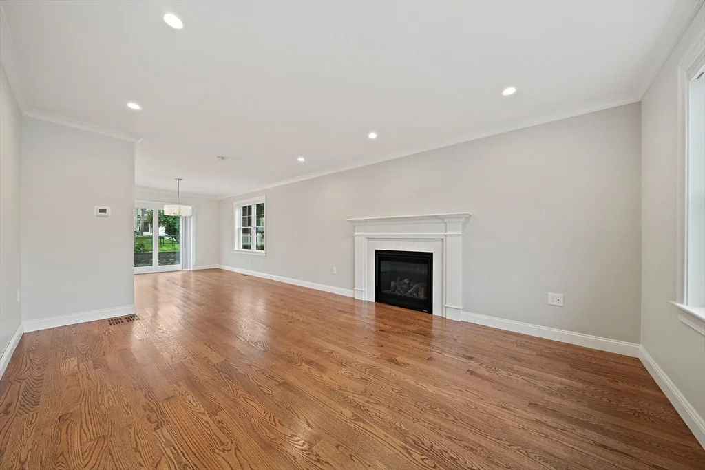 15 Lakeview Ave, Waltham