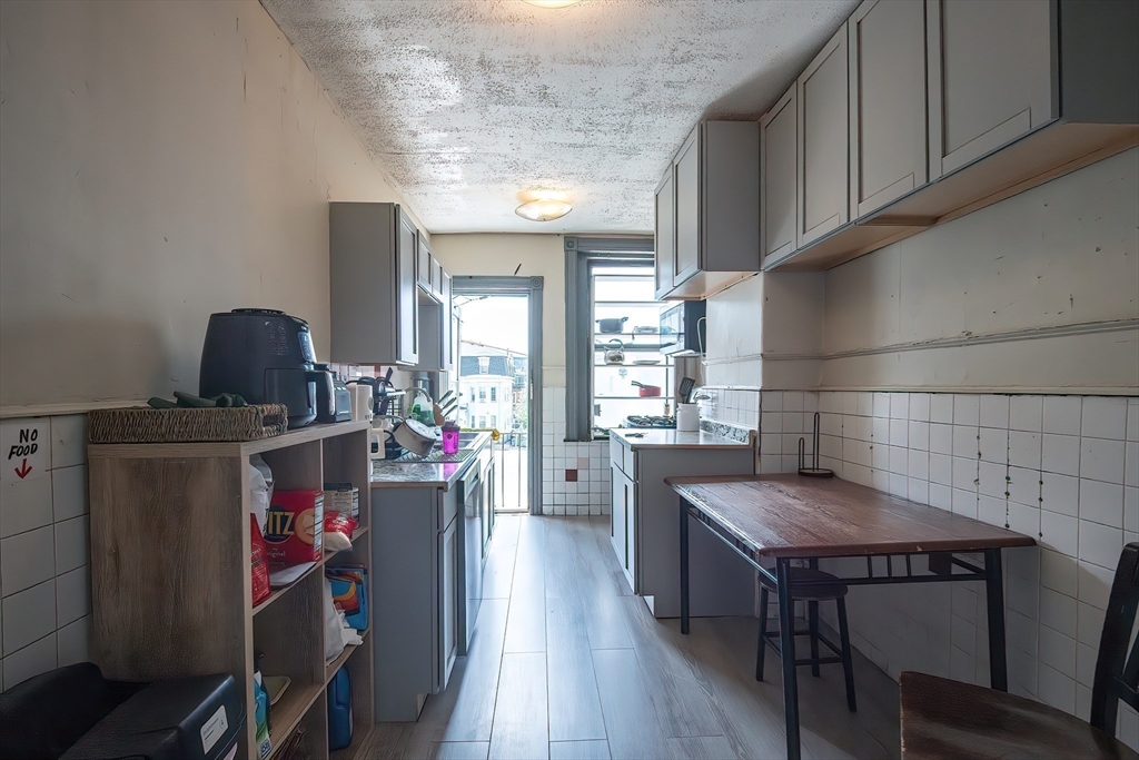 5 Linden St, Allston