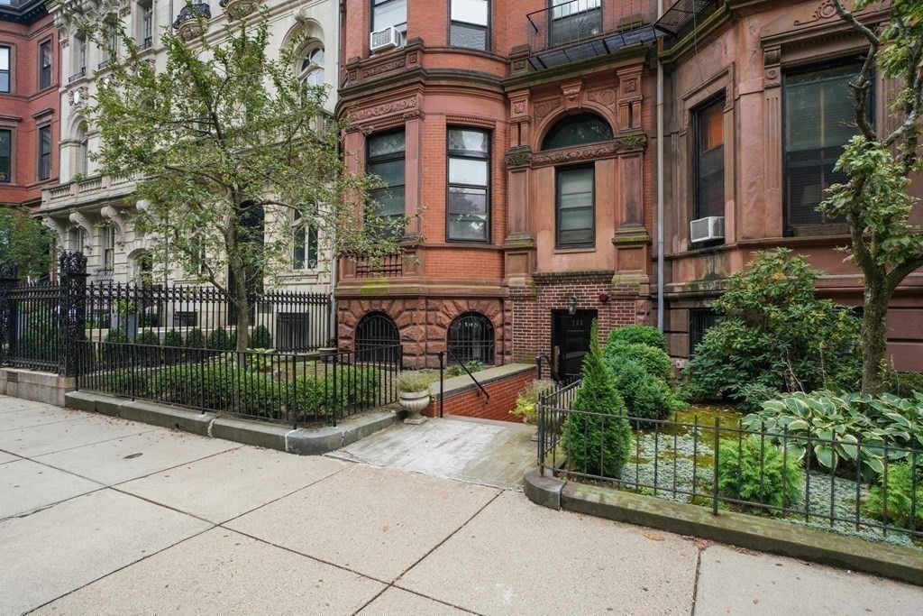 132 Commonwealth Ave, Back Bay