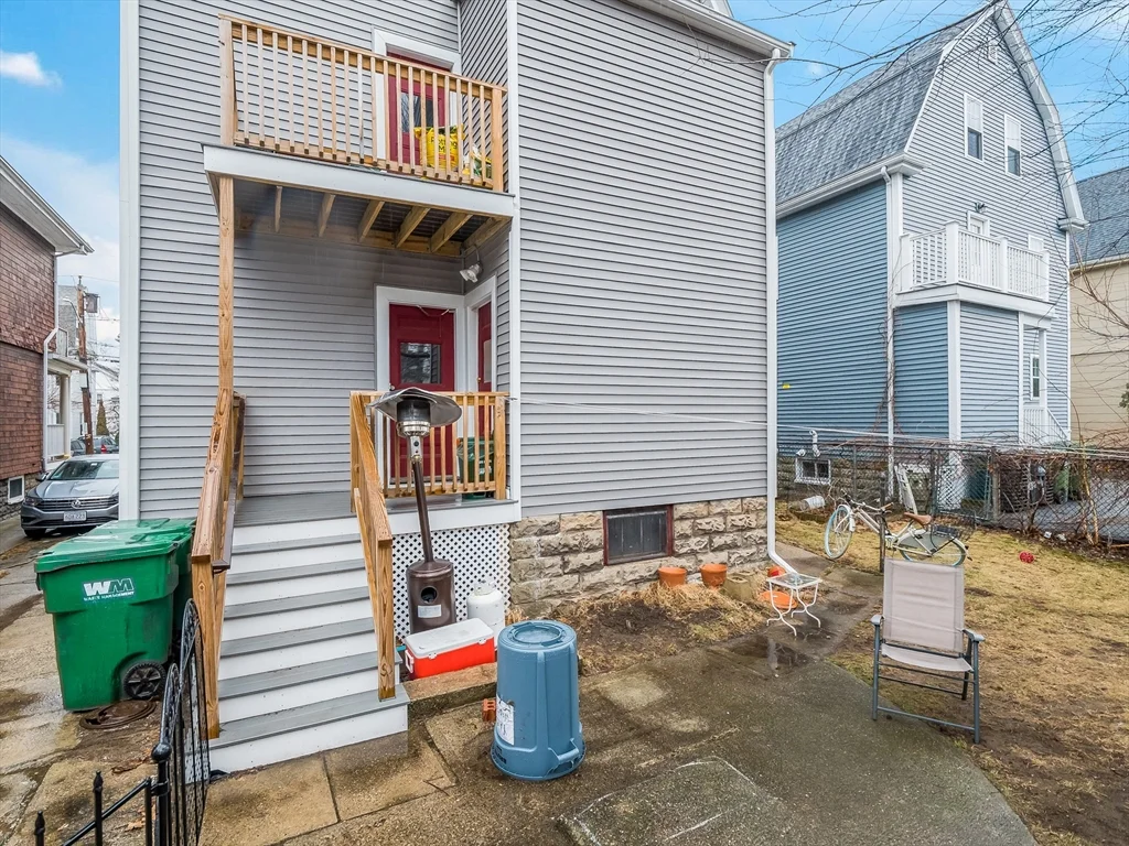 81 Bristol Rd, Medford