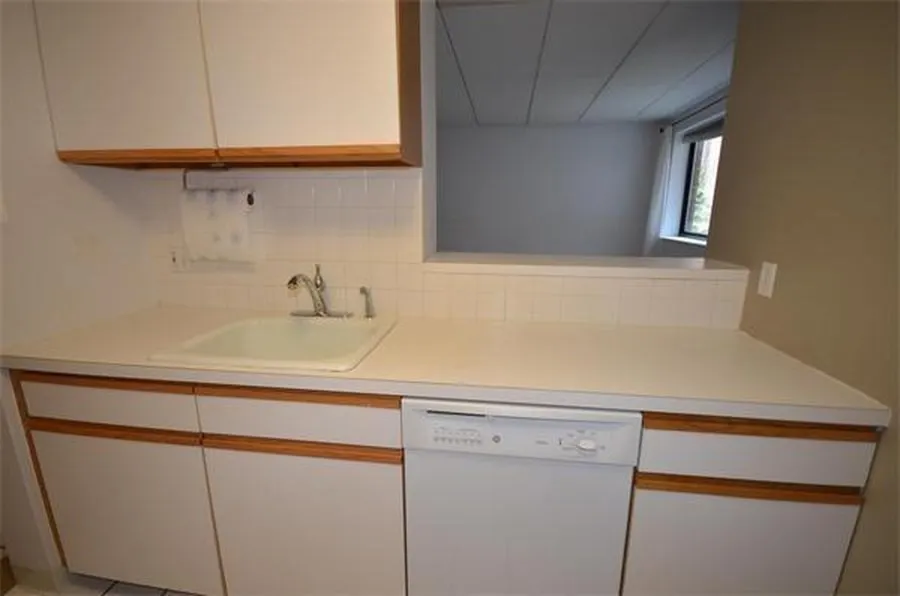 1933 Commonwealth Ave, Brighton