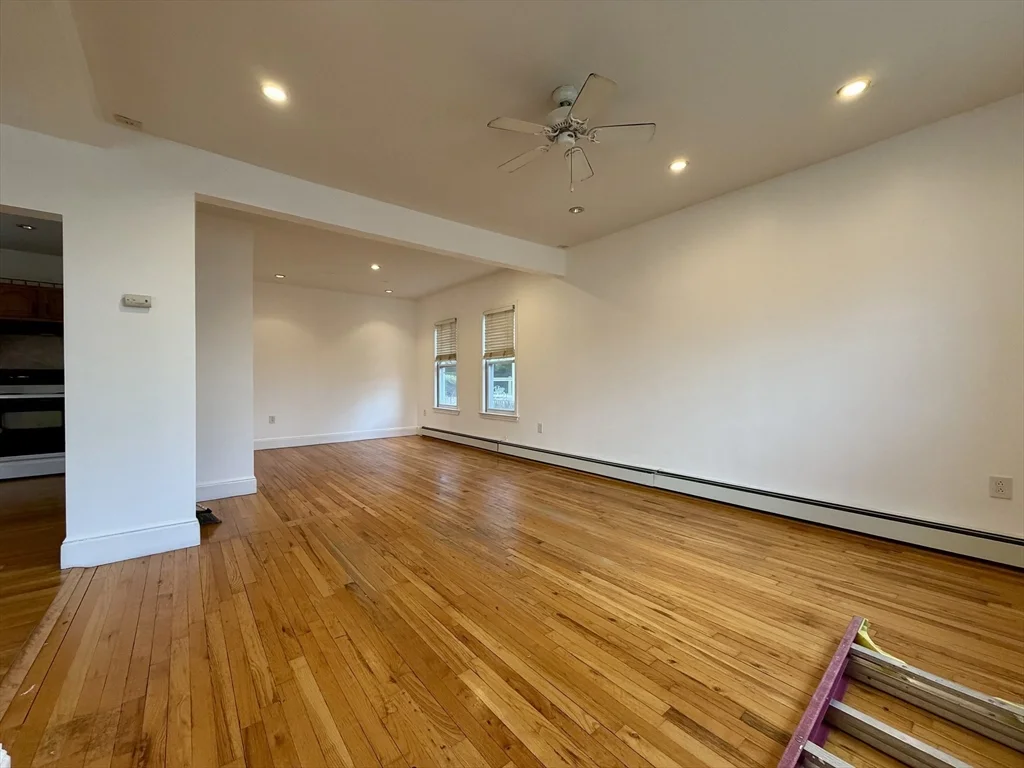 98 W Spring St, Avon