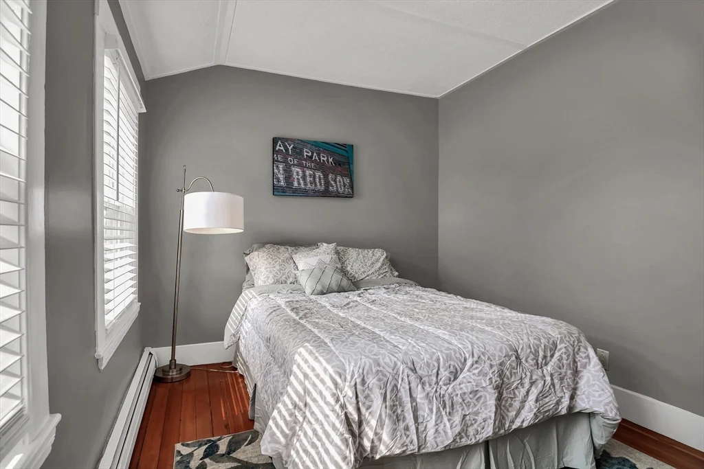 553 Main St, Medford