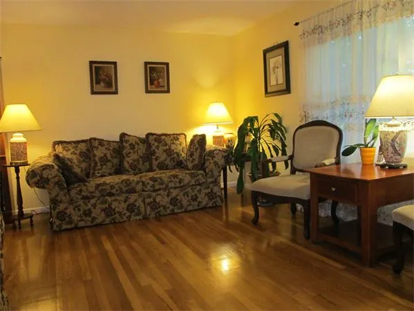 129 Gould St, Needham Heights