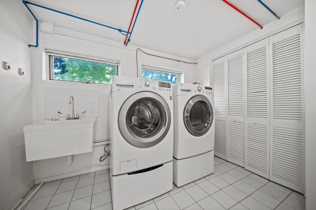 37 Harwich Rd, Newton