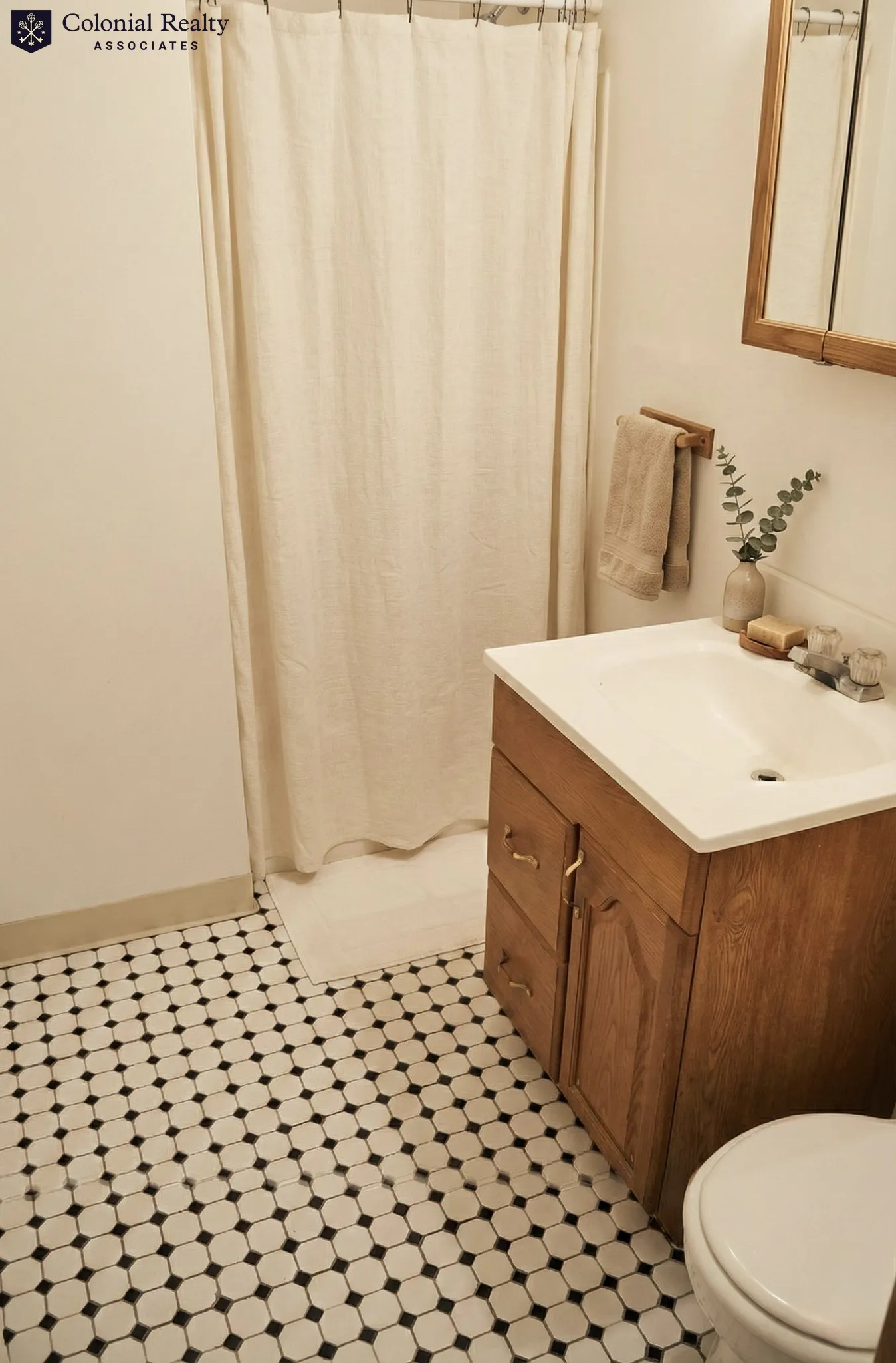 346 Faneuil St, Oak Square