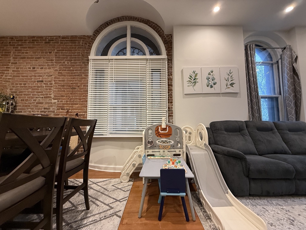 100 Captain's Row, Chelsea