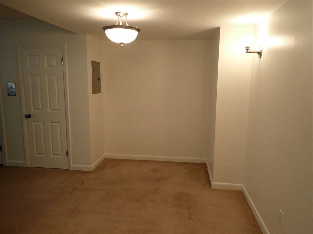 51 Jacqueline Rd, Waltham