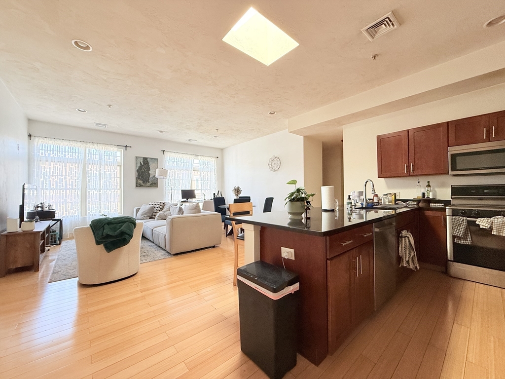 9 Gardner St, Allston