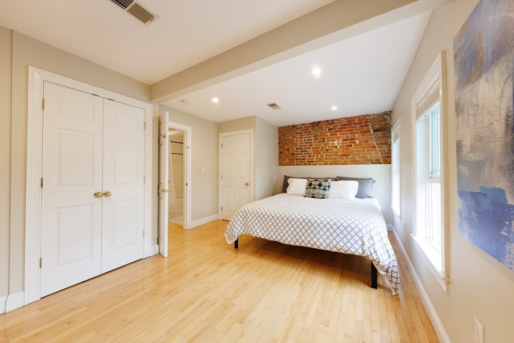 762 E 6, South Boston