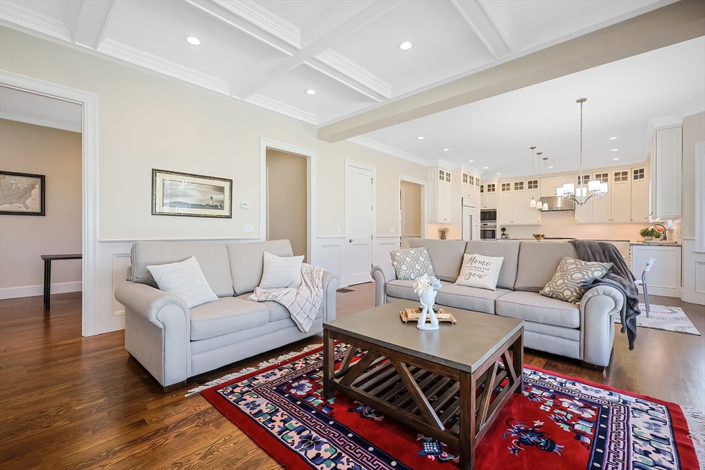 7 Marshall Rd, Wellesley